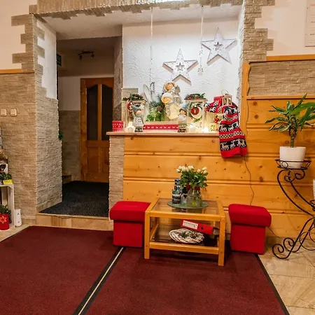 Rodzinny Dom I U Ciwersa Z Balia W Ogrodzie